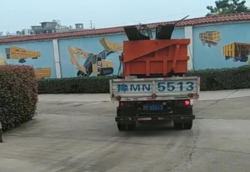 崤山金礦側(cè)卸式礦車(chē)發(fā)貨